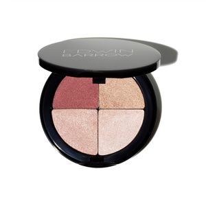 Quattro Illuminating Powder -- Peek-A-Boo